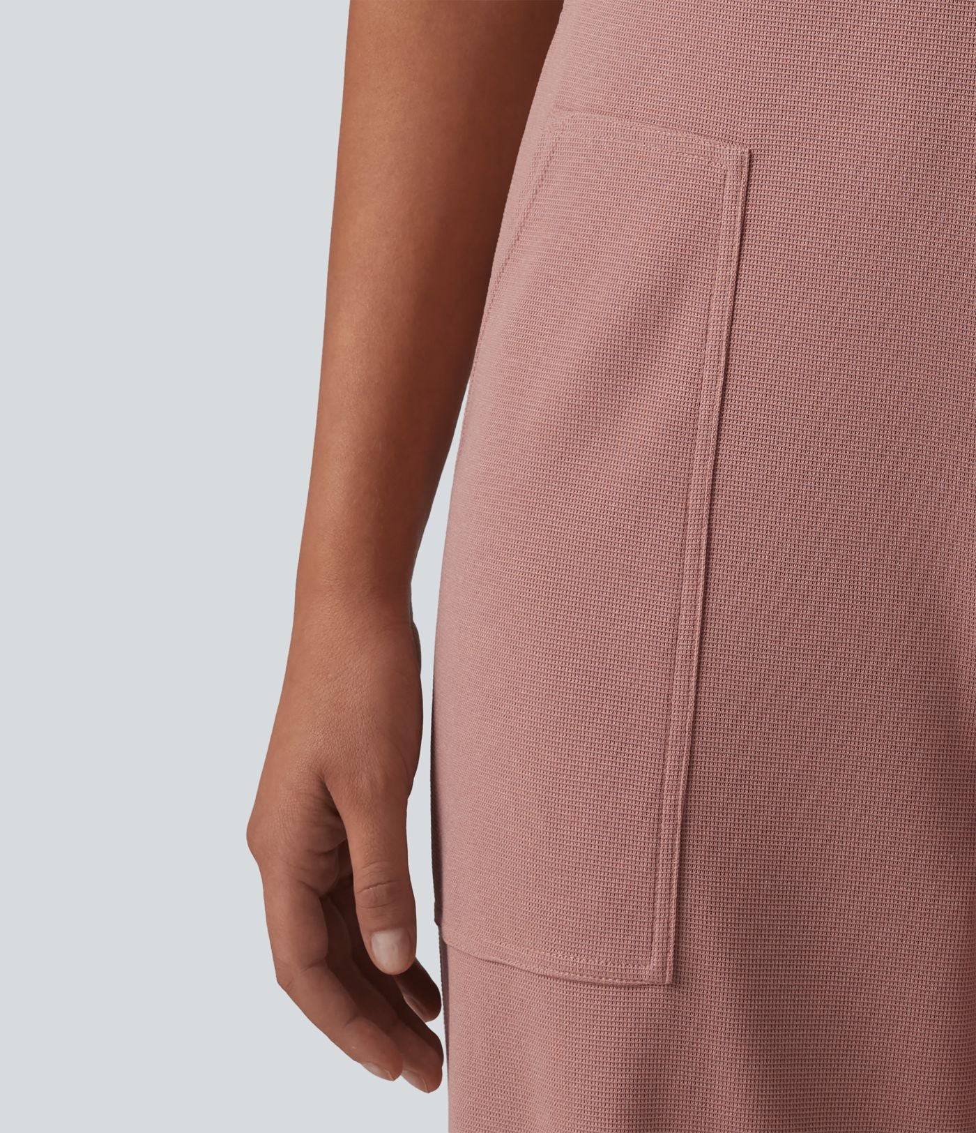 Salopette casual fuselée col carré en tissu gaufré avec poches