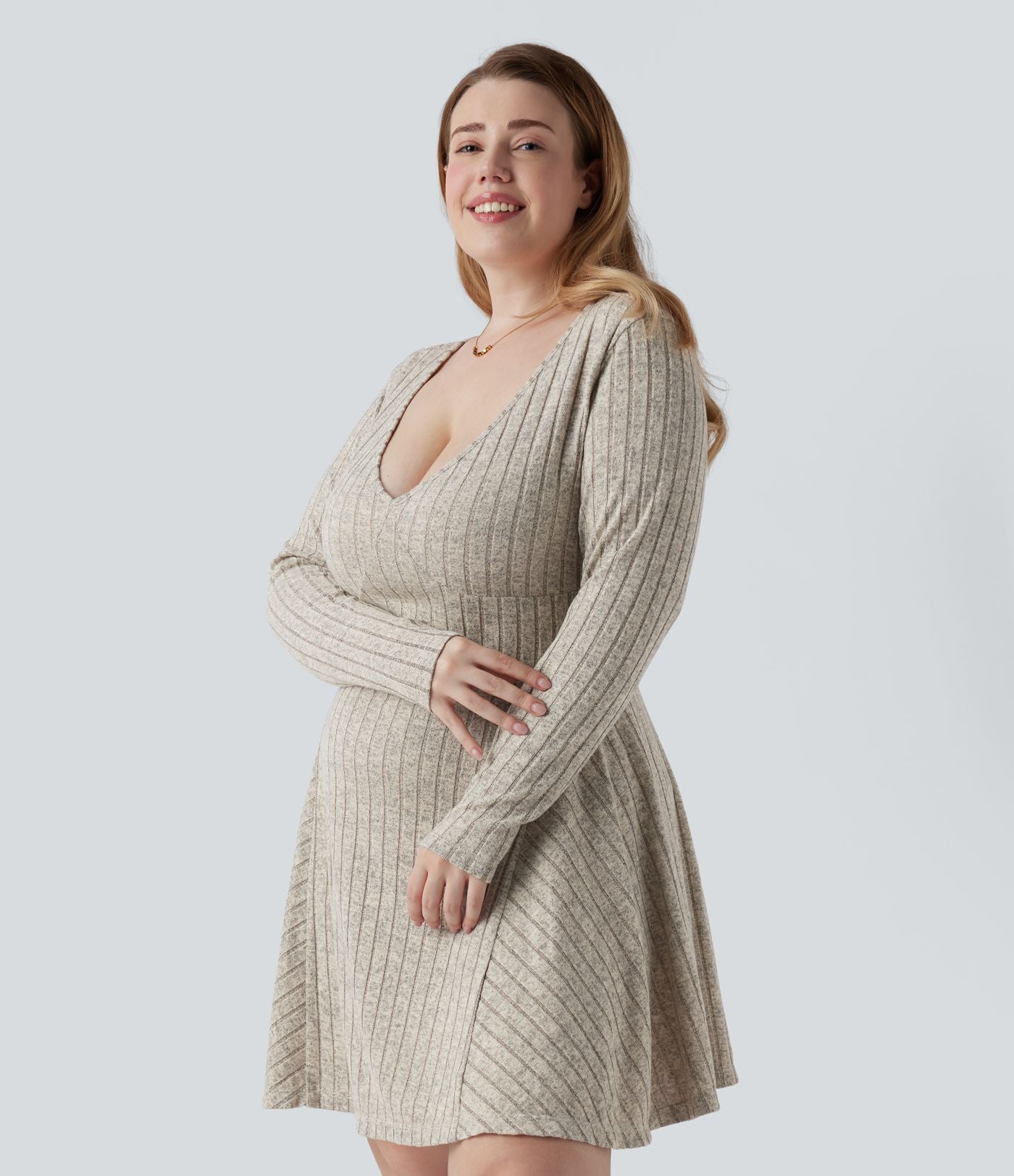 Robe mini évasée grande taille col V en maille côtelée à manches longues