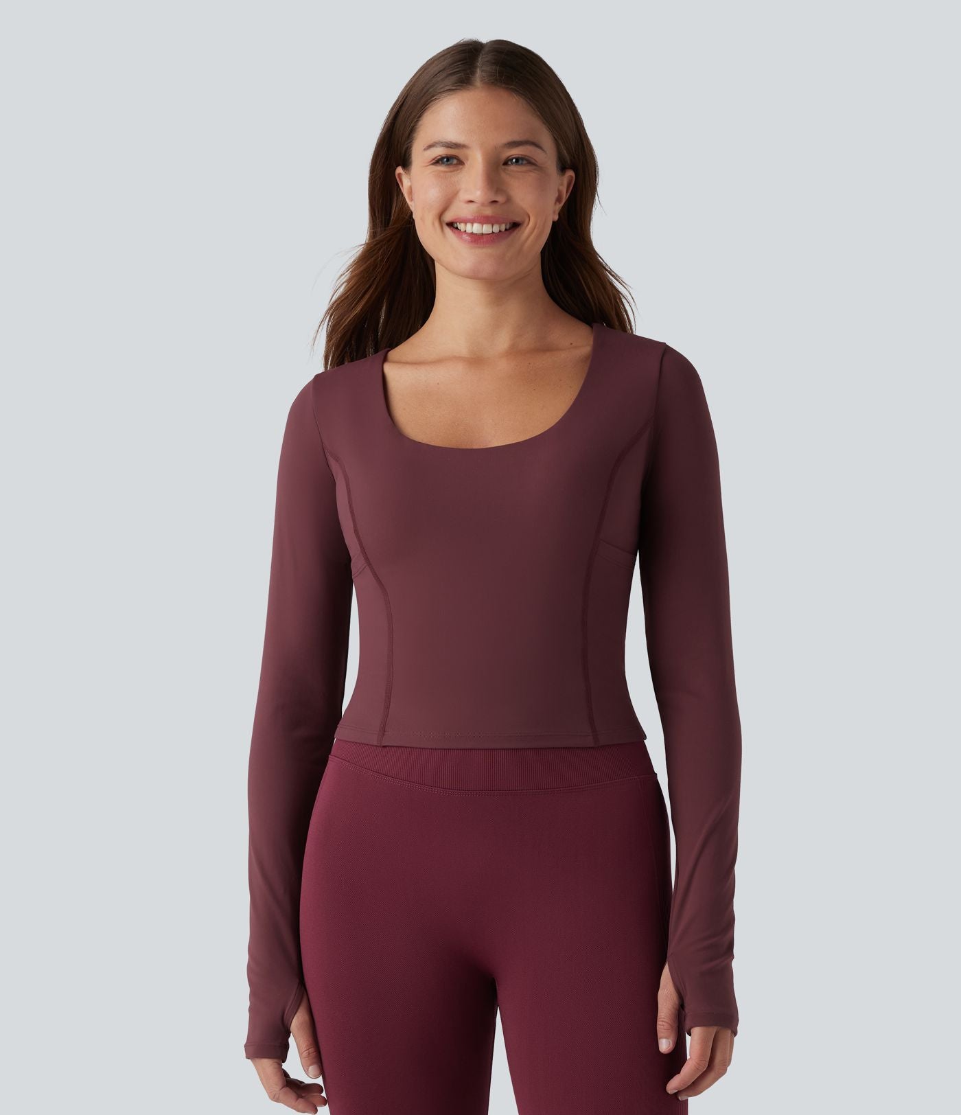 Haut de yoga SoftlyZero™ Plush push-up à col arrondi, manches longues, trous pour les pouces et poches