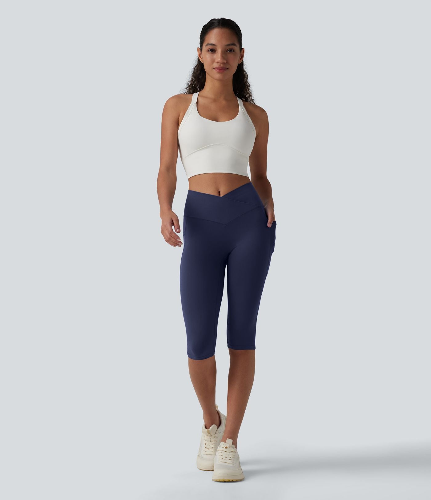 Legging de yoga corsaire SoftlyZero™ taille haute croisé avec poches - UPF50+