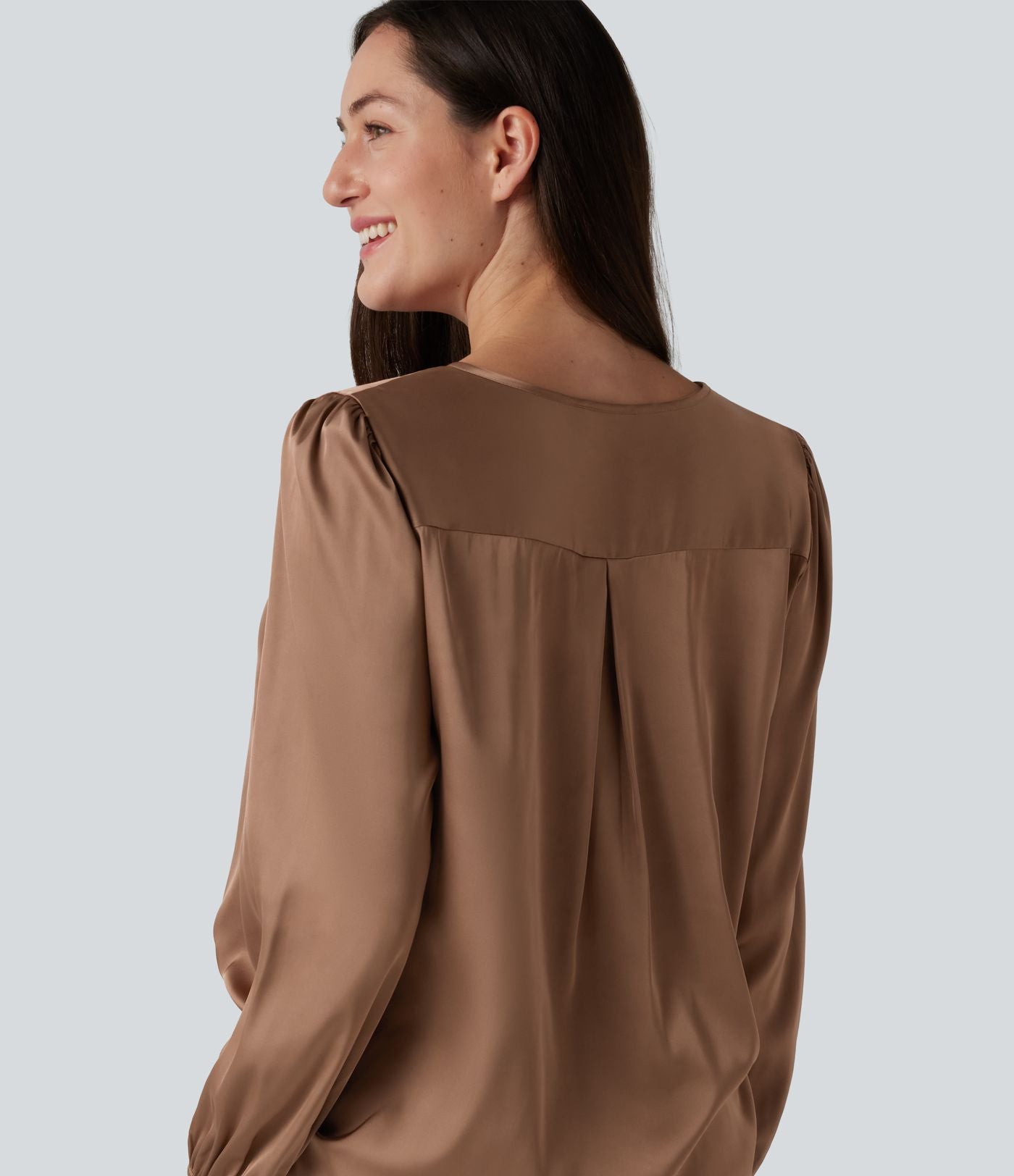 Chemisier tailleur en satin col cranté manches longues