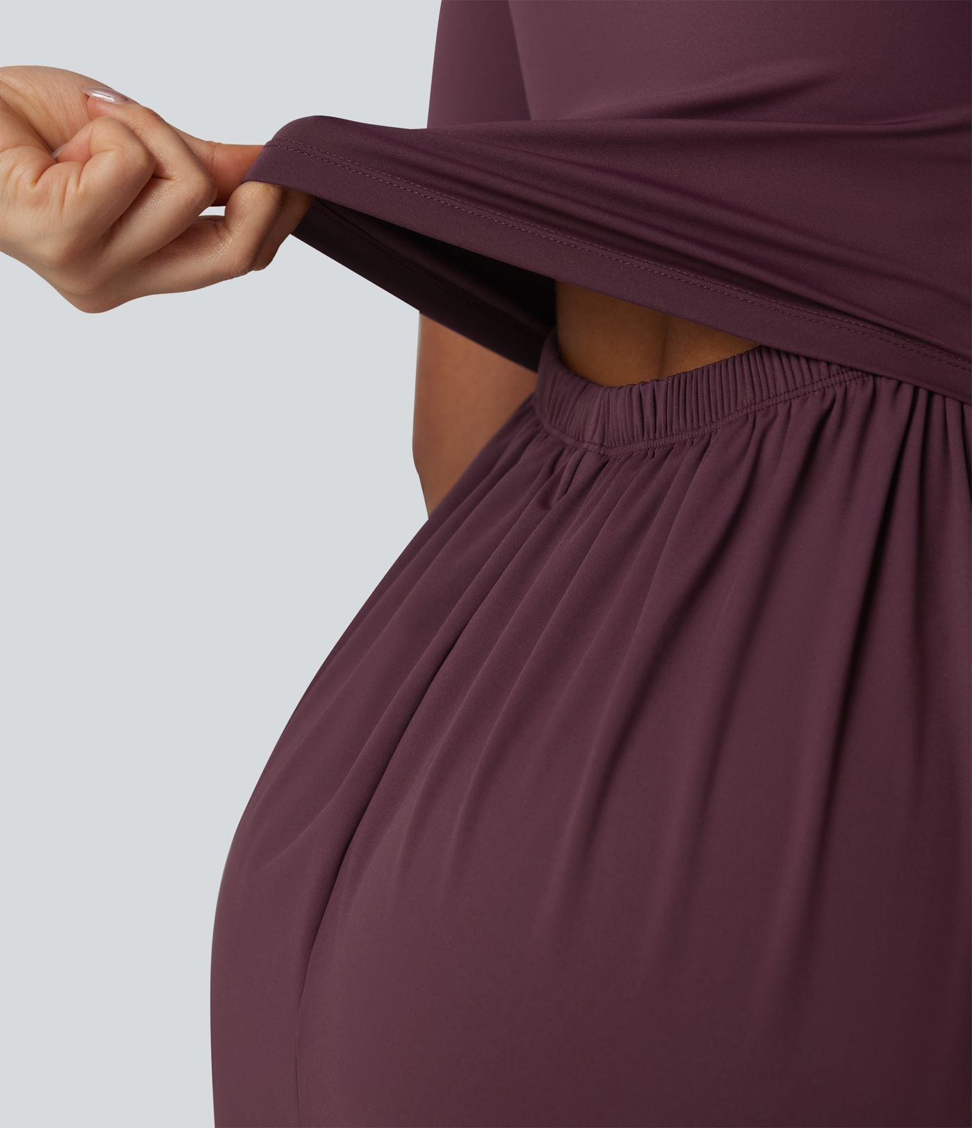 Combinaison décontractée SoftlyZero™ Airy effet frais InstantCool à manches courtes, col rond échancré et brassière intégrée avec poches, accès facile Easy Peasy