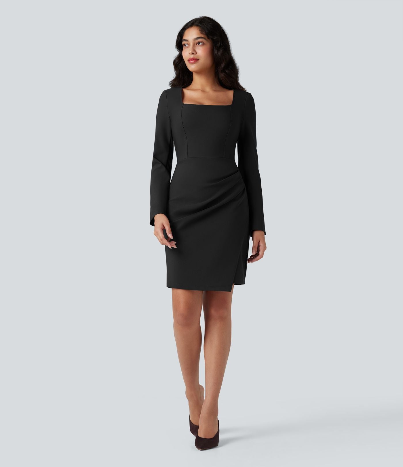 Robe courte moulante col carré manches longues