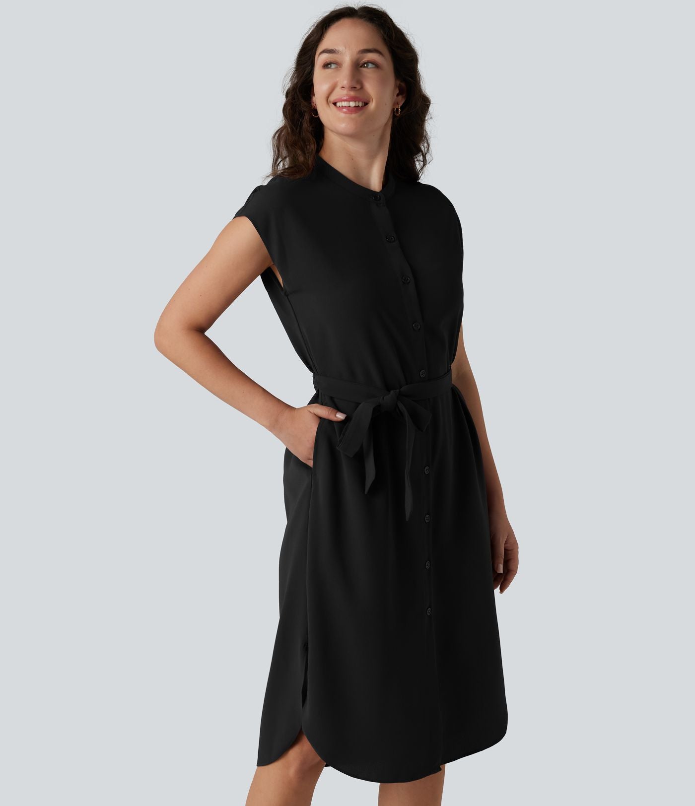 Robe-chemise midi de travail à manches courtes avec ceinture, ourlet arrondi et poches