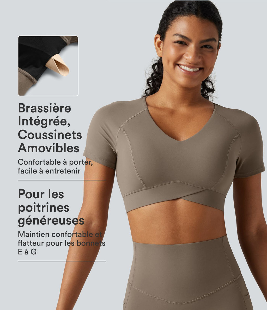 Haut de sport court Halara UltraSculpt™ à col V avec ourlet croisé, manches courtes, coussinets amovibles, bonnets E à G