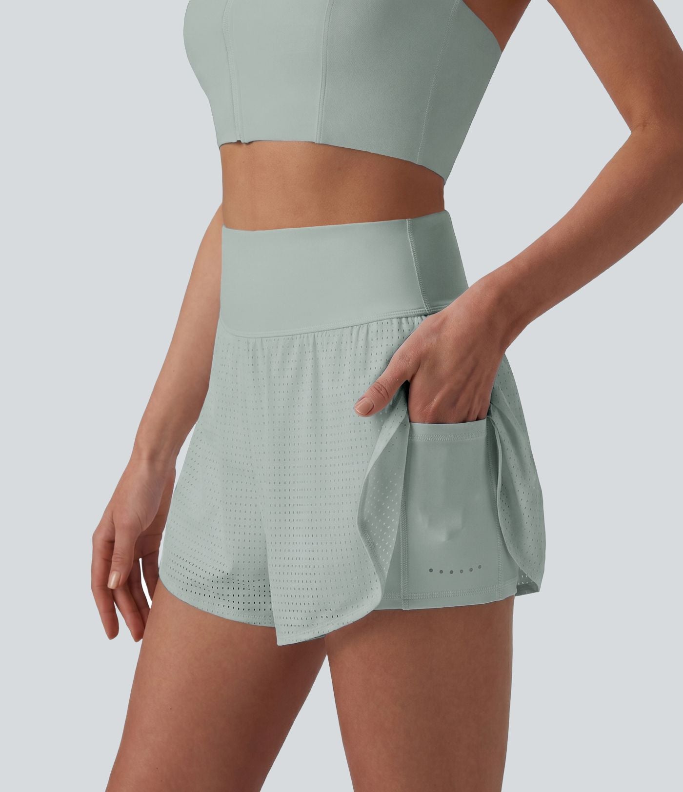 Short yoga 2-en-1 gainant taille haute à pois réfléchissants, ourlet arrondi croisé et œillets avec poches