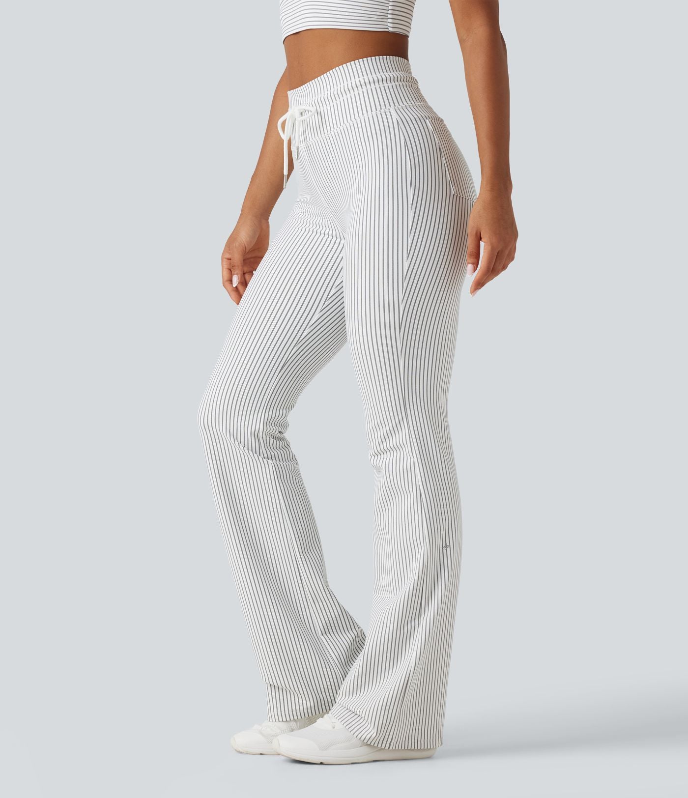 Pantalon de yoga flare taille haute rayé avec cordon de serrage et poches