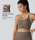 Halara UltraSculpt™ Débardeur de yoga col U dos nageur color block avec soutien-gorge intégré et poche