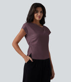 Blouse tailleur asymétrique col drapé manches courtes avec fronces et ourlet fendu