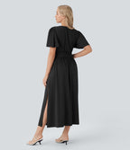 Robe mi-longue fluide de villégiature avec col V, manches courtes, drapée et fendue