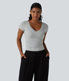 T-shirt décontracté col V manches courtes en jersey de coton avec soutien-gorge intégré push-up et fronces