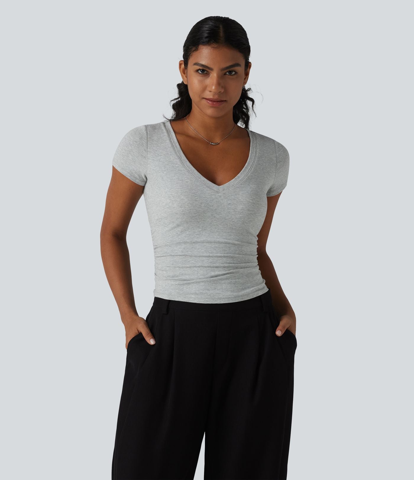 T-shirt décontracté col V manches courtes en jersey de coton avec soutien-gorge intégré push-up et fronces