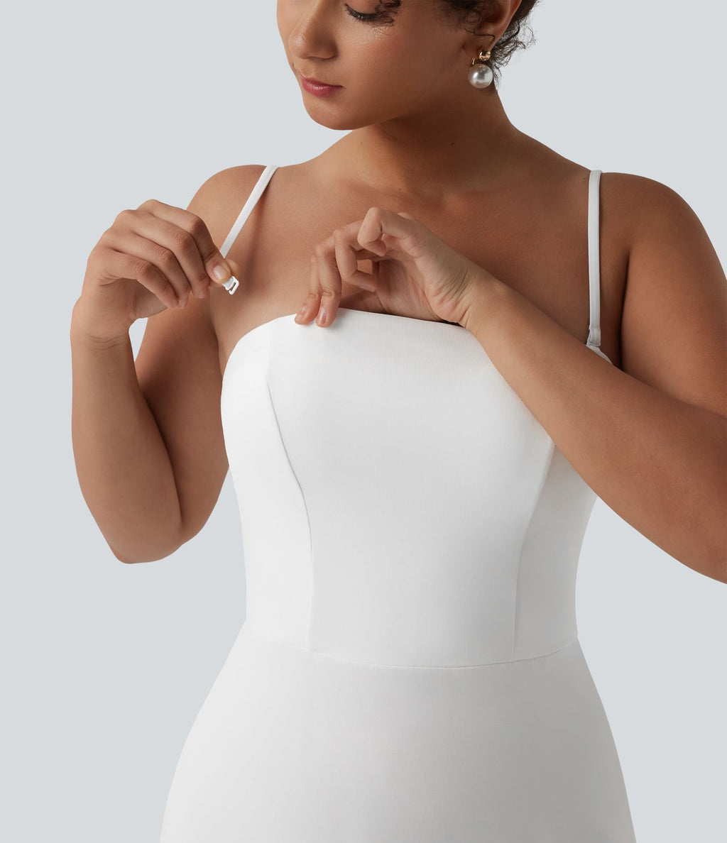 Robe longue fluide mesh contrastant avec volants à l'ourlet et coussinets fixes