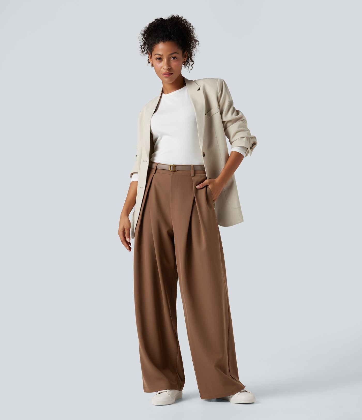 Pantalon tailleur large, taille haute, à poches