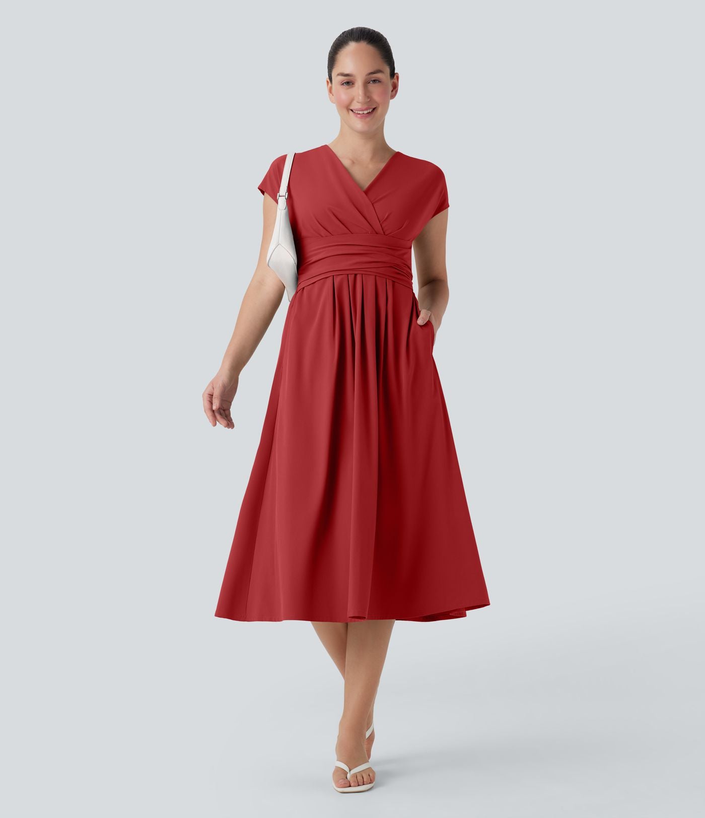 Robe midi Breezeful™ col V manches courtes à liens dans le dos séchage rapide avec poches latérales
