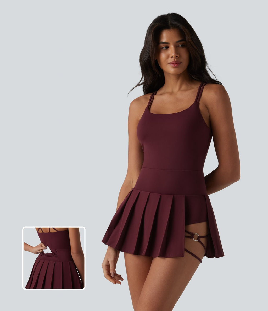 Robe sport mini 2-en-1 à bretelles col U, dos nu croisé, plissée à ourlet asymétrique, soutien-gorge intégré et poches