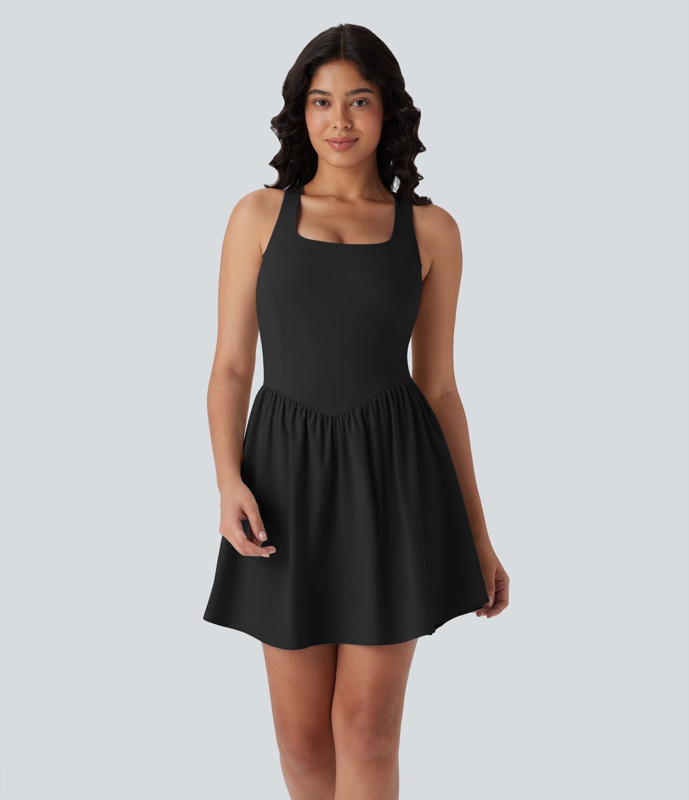 Robe active fluide Breezeful™ mini 2-en-1 à séchage rapide avec dos nu, style corset et poche - Longueur allongée