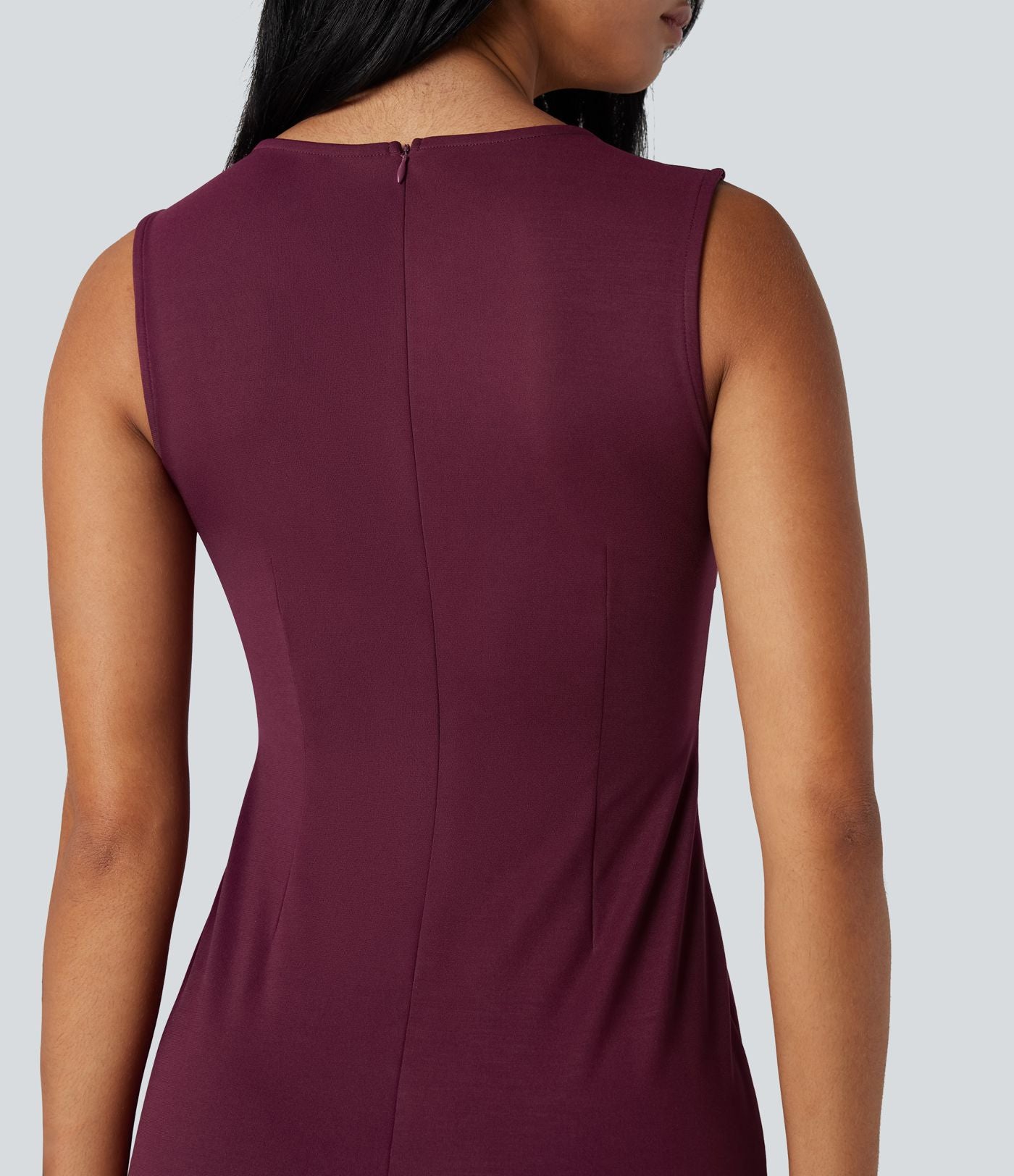 Robe mi-longue moulante fendue col carré sans manches