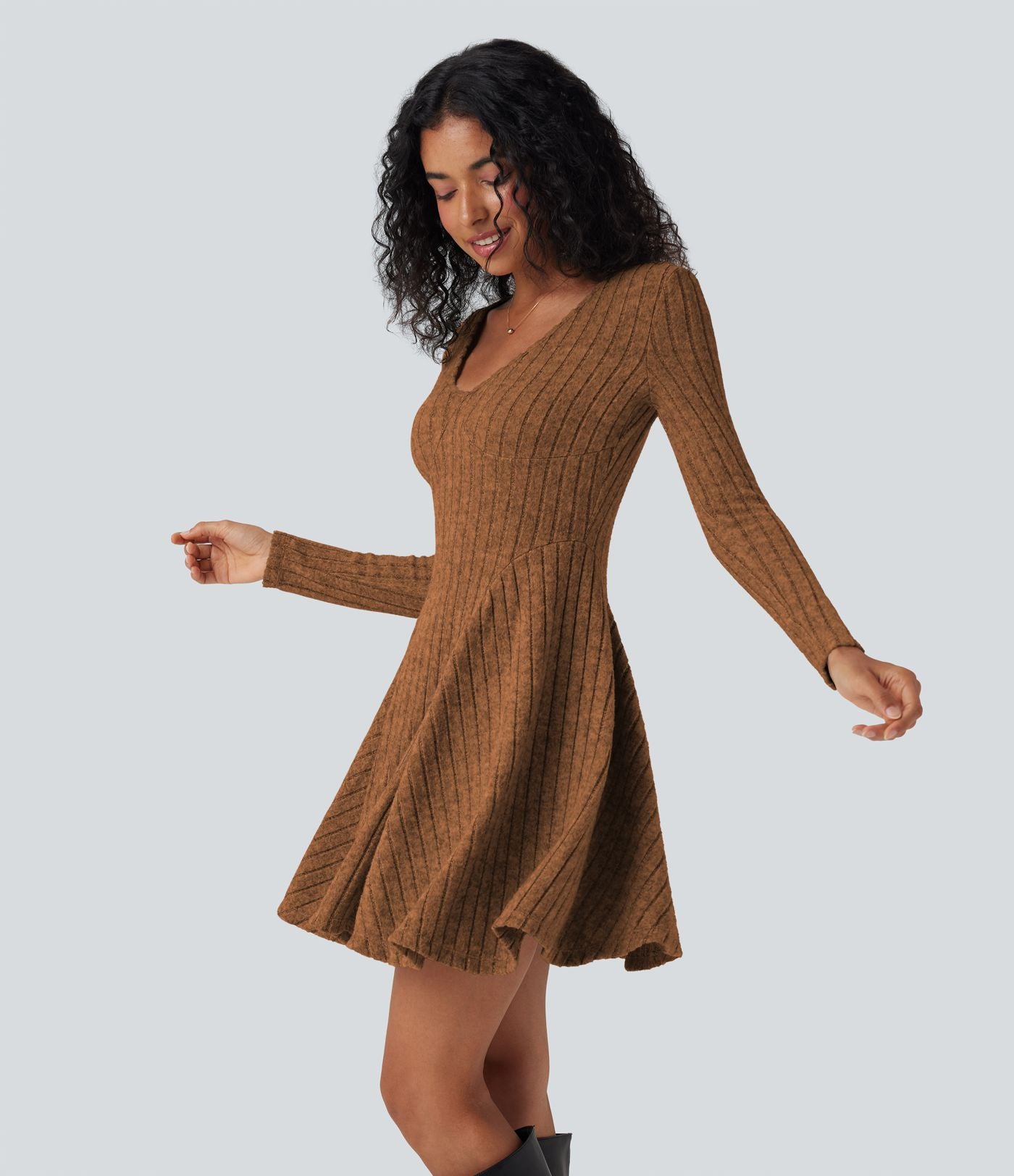 Robe décontractée mini évasée maille côtelée col V manches longues