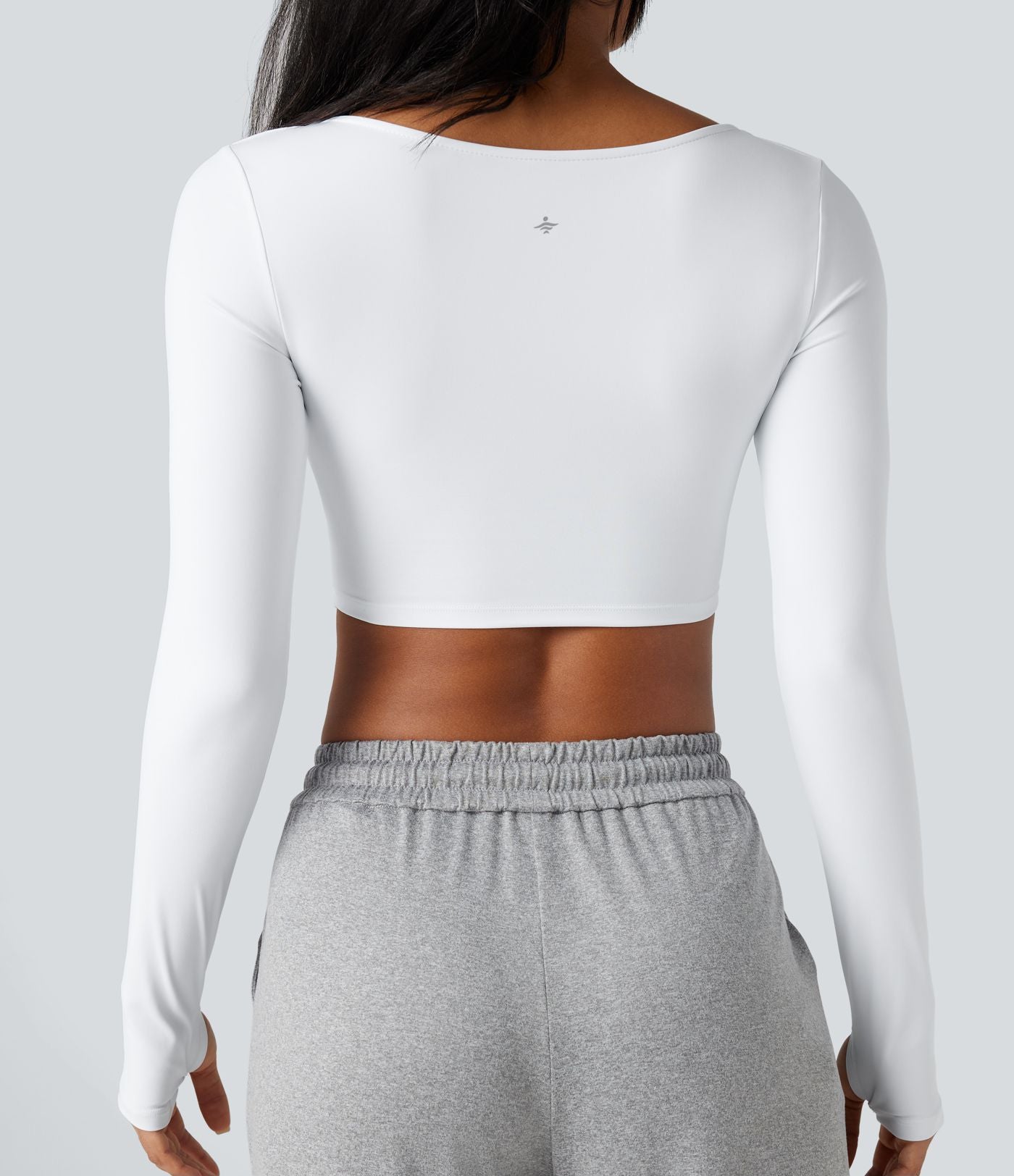 Haut de sport yoga SoftlyZero™ Airy court col V découpes torsadé effet frais InstantCool manches longues avec passe-pouces, protection solaire UPF50+
