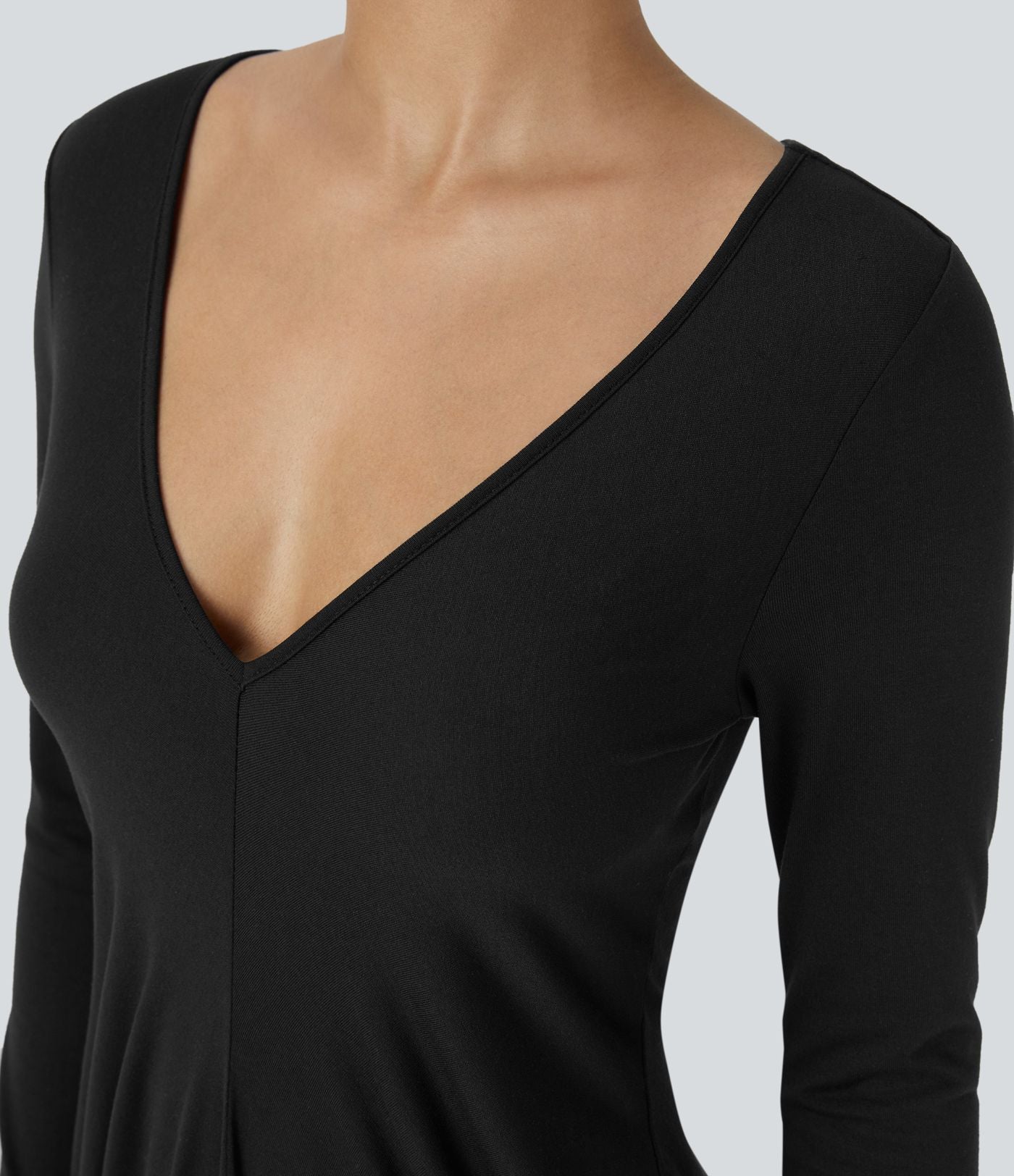 Robe longue froncée à manches longues et décolleté plongeant en V