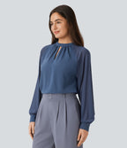 Blouse de travail à col montant avec dos ajouré, manches raglan et empiècements en mesh contrastant