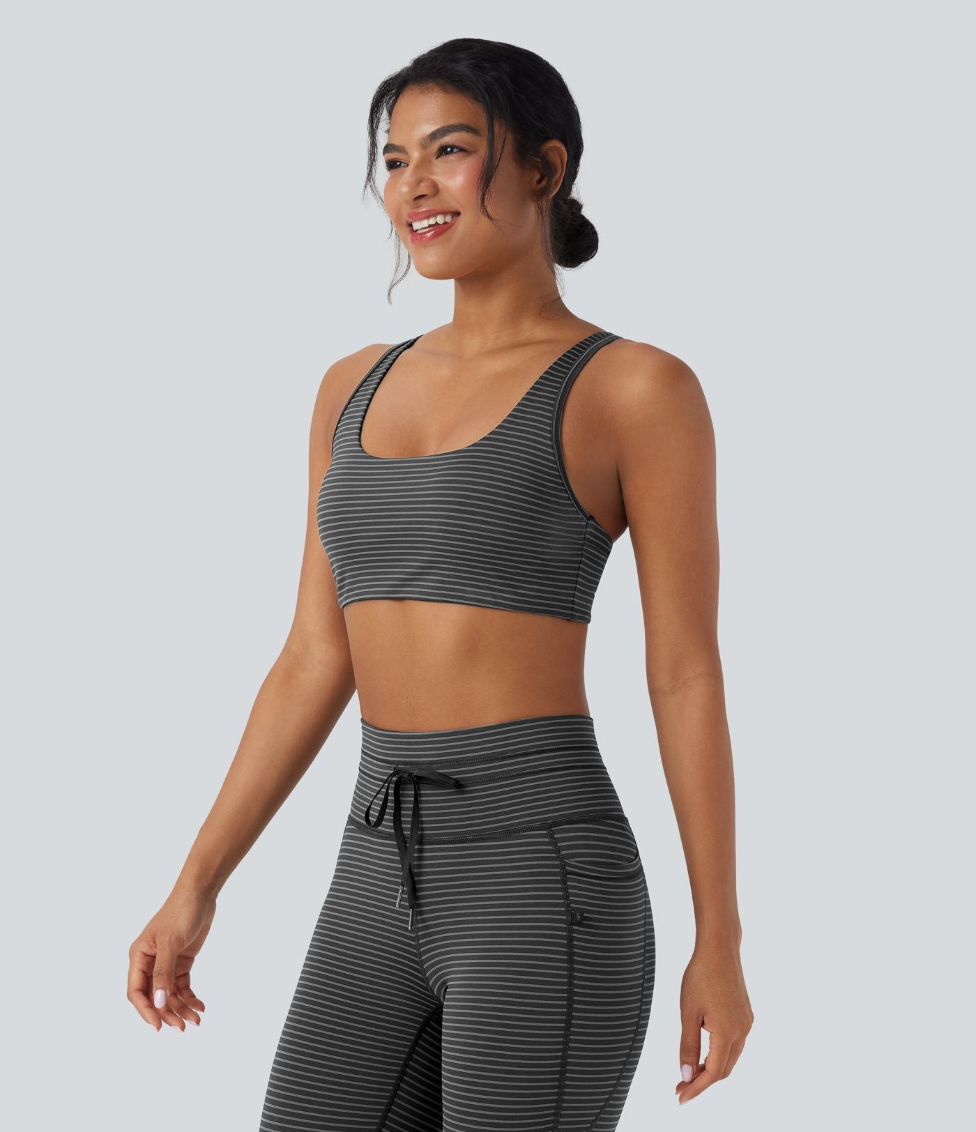 Brassière de sport yoga soutien léger col U à découpes rayé bonnets A-C