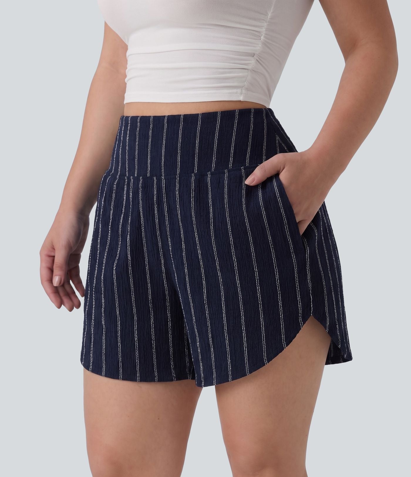 Short rayé grande taille taille haute avec ourlet arrondi et poches