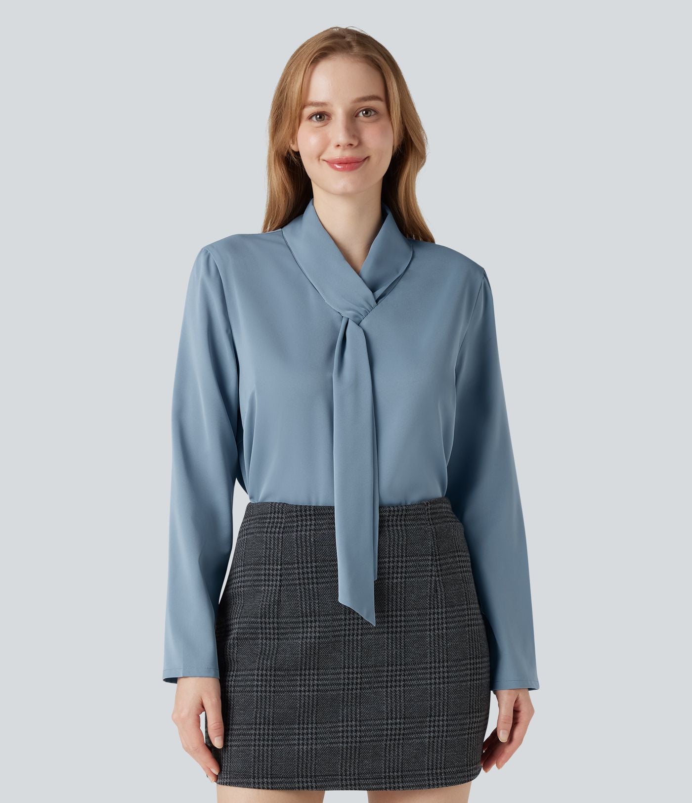 Chemise esprit bureau défroissage facile avec col foulard et manches longues