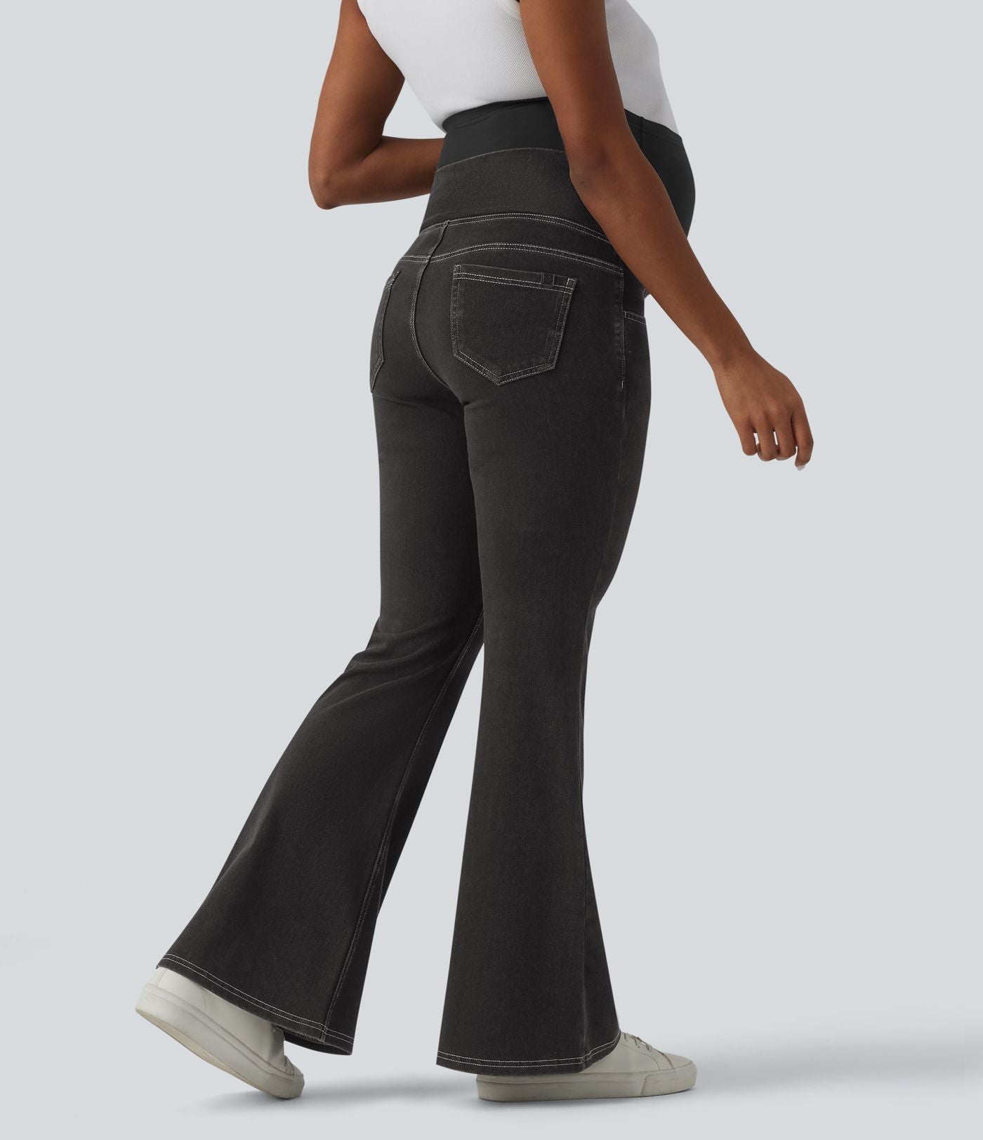 Halara Flex™ Jean évasé décontracté de maternité taille très haute croisé avec poches