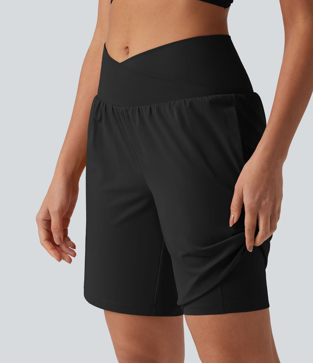 Short de yoga 2-en-1 taille haute croisée en SoftlyZero™ Airy à effet frais InstantCool 22,9 cm avec poches