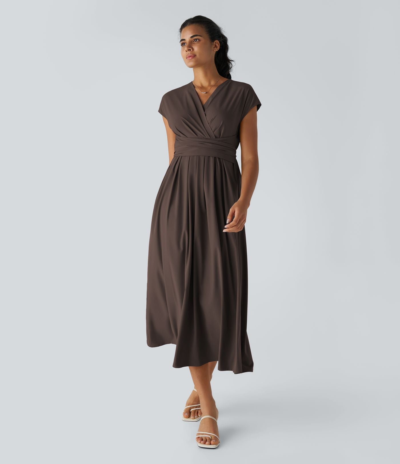 Breezeful™ Robe Mi-Longue Col en V Manches Courtes Poche Latérale Nouée au Dos Séchage Rapide