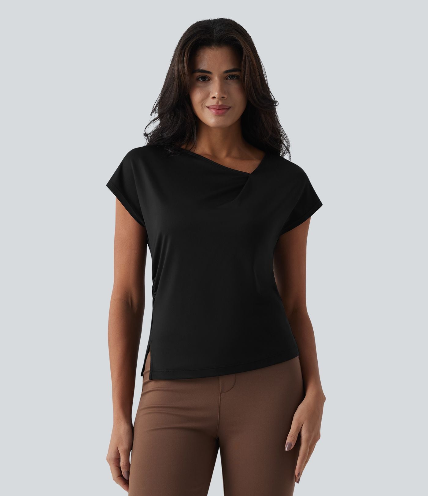 Blouse tailleur asymétrique col drapé manches courtes avec fronces et ourlet fendu