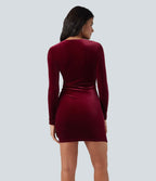 Robe mini moulante en velours col V profond manches longues froncée