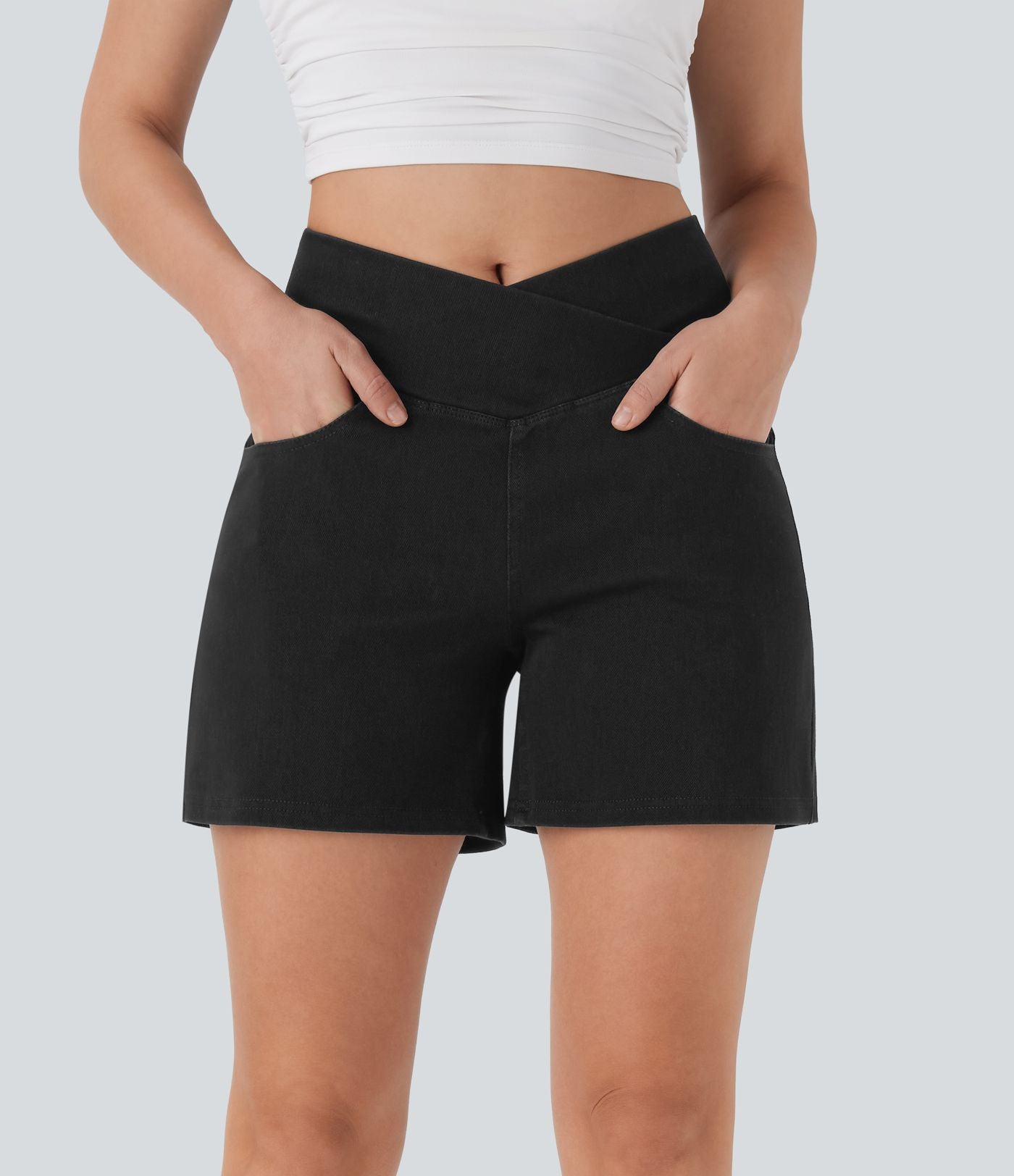 Halara Flex™ Short décontracté évasé à jambe large en denim extensible délavé taille haute croisée avec poches multiples