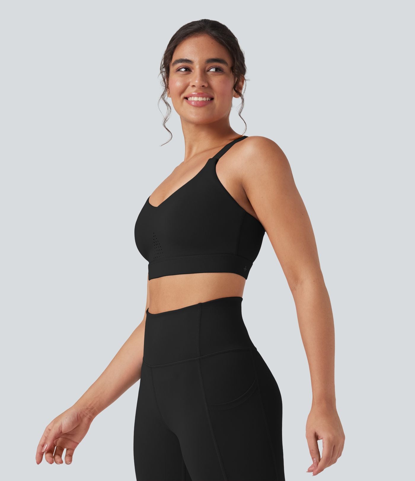 Soutien-gorge de sport d'entraînement SpeedWave™ soutien intermédiaire coques moulées perforé crochet réglable séchage rapide