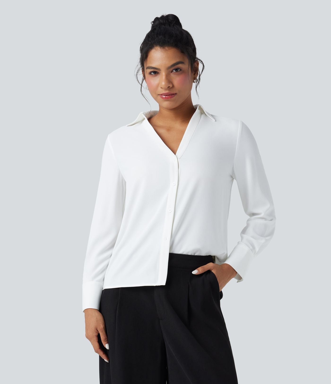 Chemise de travail en mousseline col V manches longues