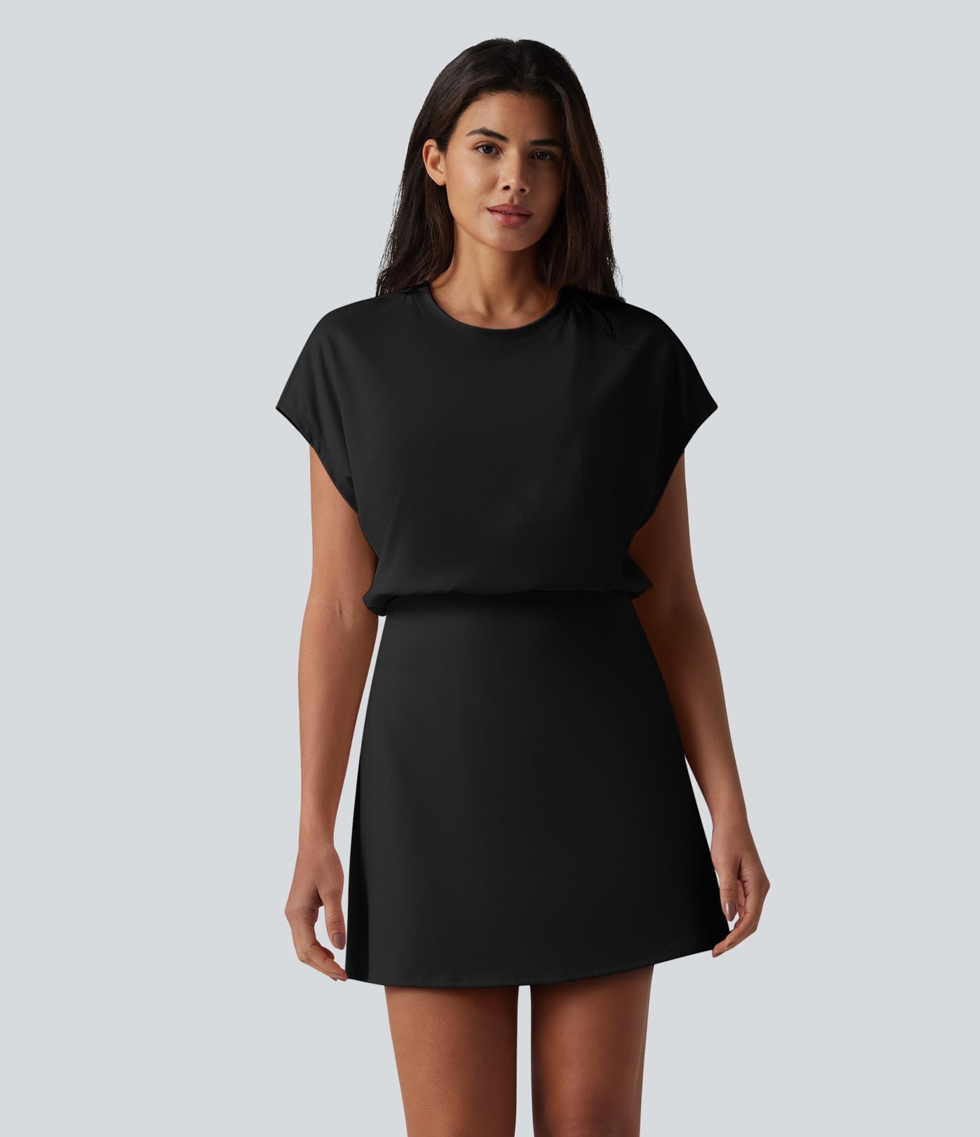 Robe de sport mini de yoga SoftlyZero™ Airy 2-en-1 effet frais InstantCool col rond à manches courtes, demi-zip et poches, accès facile Easy Peasy