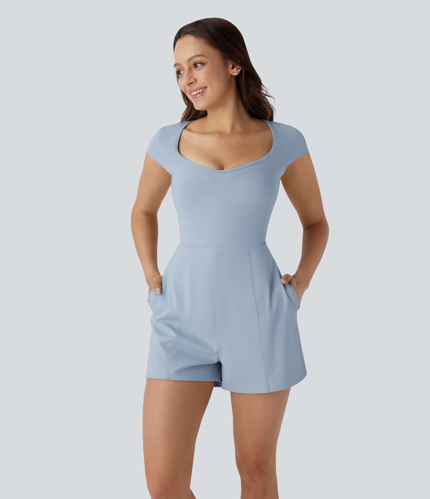 Combinaison de yoga Softlyzero™ Airy avec col U, manches courtes et poches latérales - Édition Easy Peasy