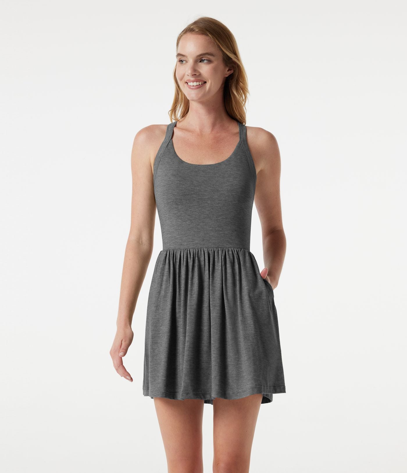 Robe mini casual fluide 2-en-1 col U avec brassière intégrée et poches — Édition Easy Peasy