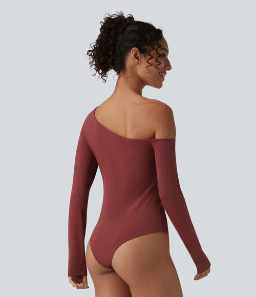 Body SoftlyZero™ Airy décontracté asymétrique à épaule dénudée manches longues effet frais InstantCool avec brassière intégrée
