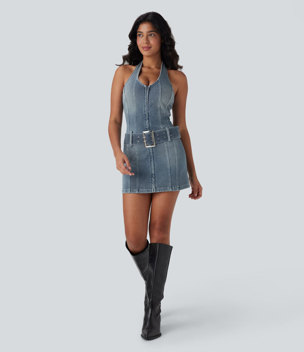 Mini-robe décontractée moulante Halara Flex™ en denim stretch lavé avec dos nu, col licou, fermeture éclair et ceinture