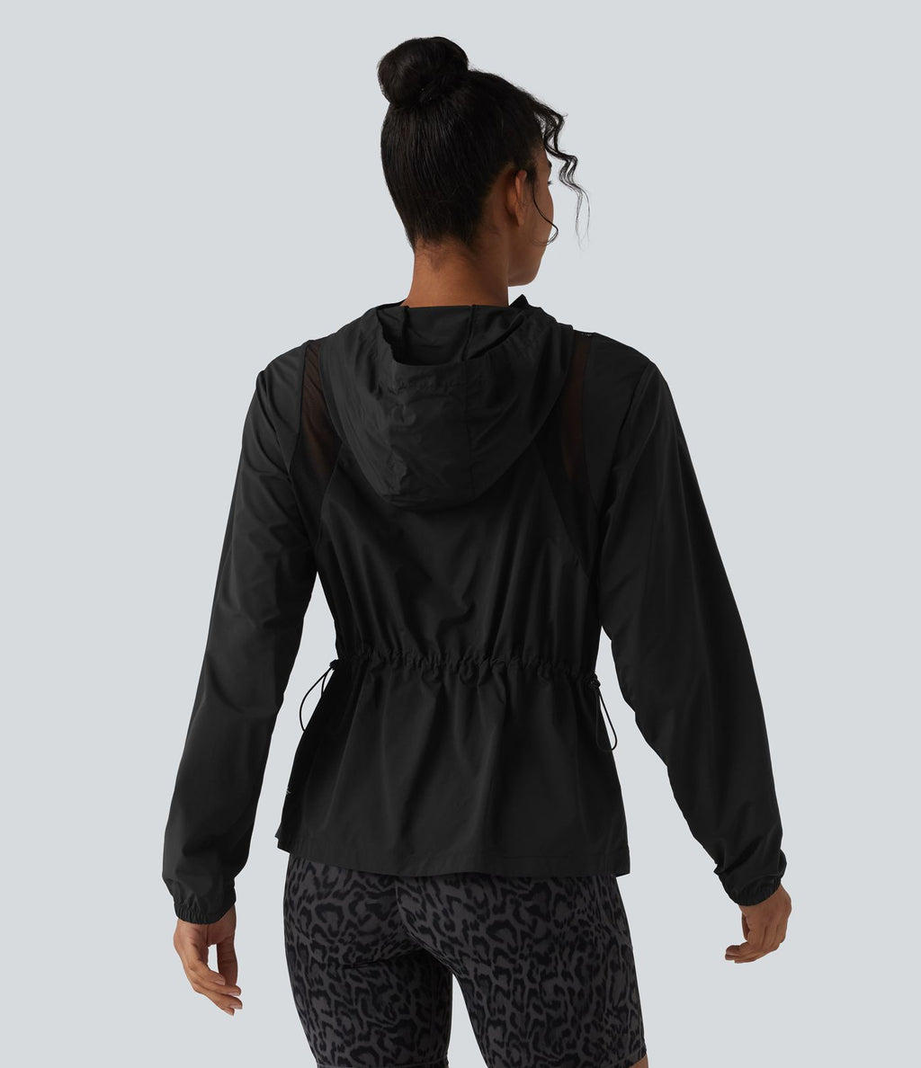 Veste de sport à capuche avec mesh contrasté, cordon de serrage et poches