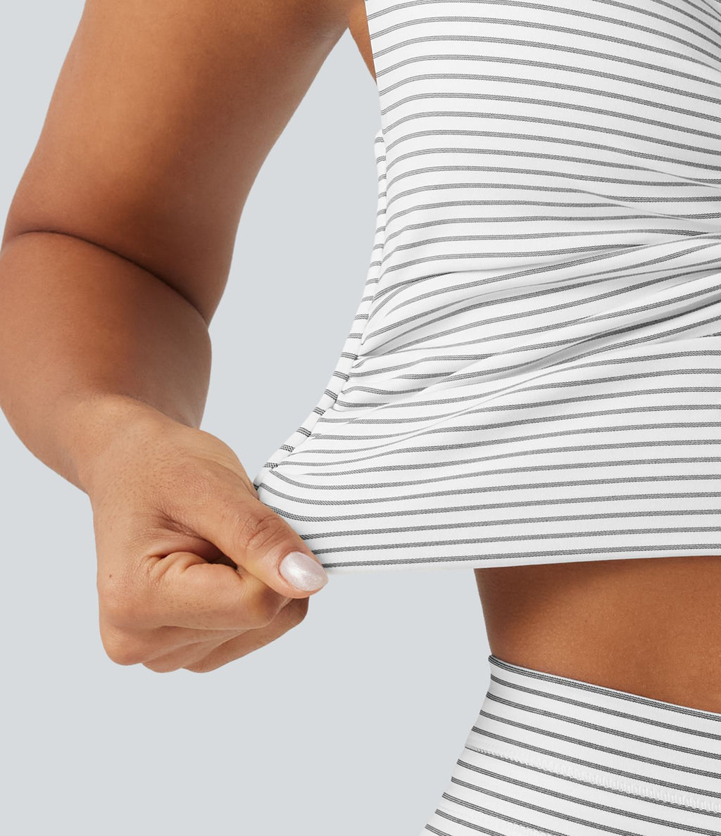 Brassière de sport push-up rayée à maintien léger, avec coussinets fixes, idéale pour le yoga.