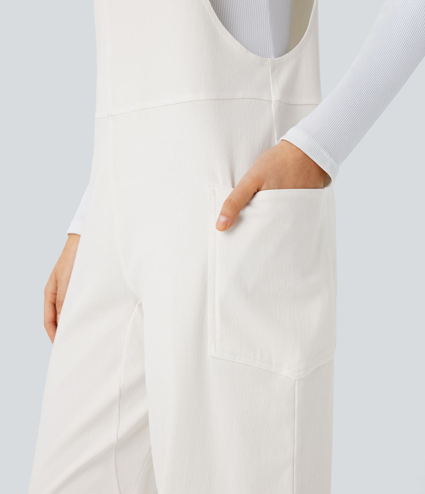 Salopette décontractée Halara Flex™ en denim extensible délavé, col V et poches latérales
