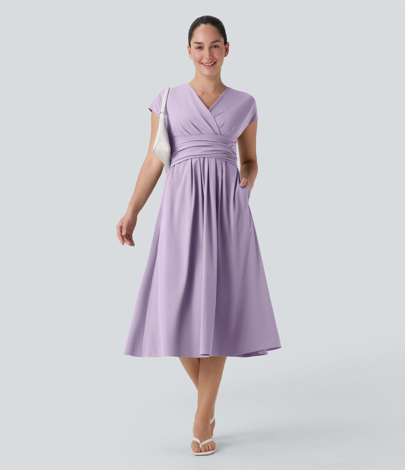 Robe midi Breezeful™ col V manches courtes à liens dans le dos séchage rapide avec poches latérales