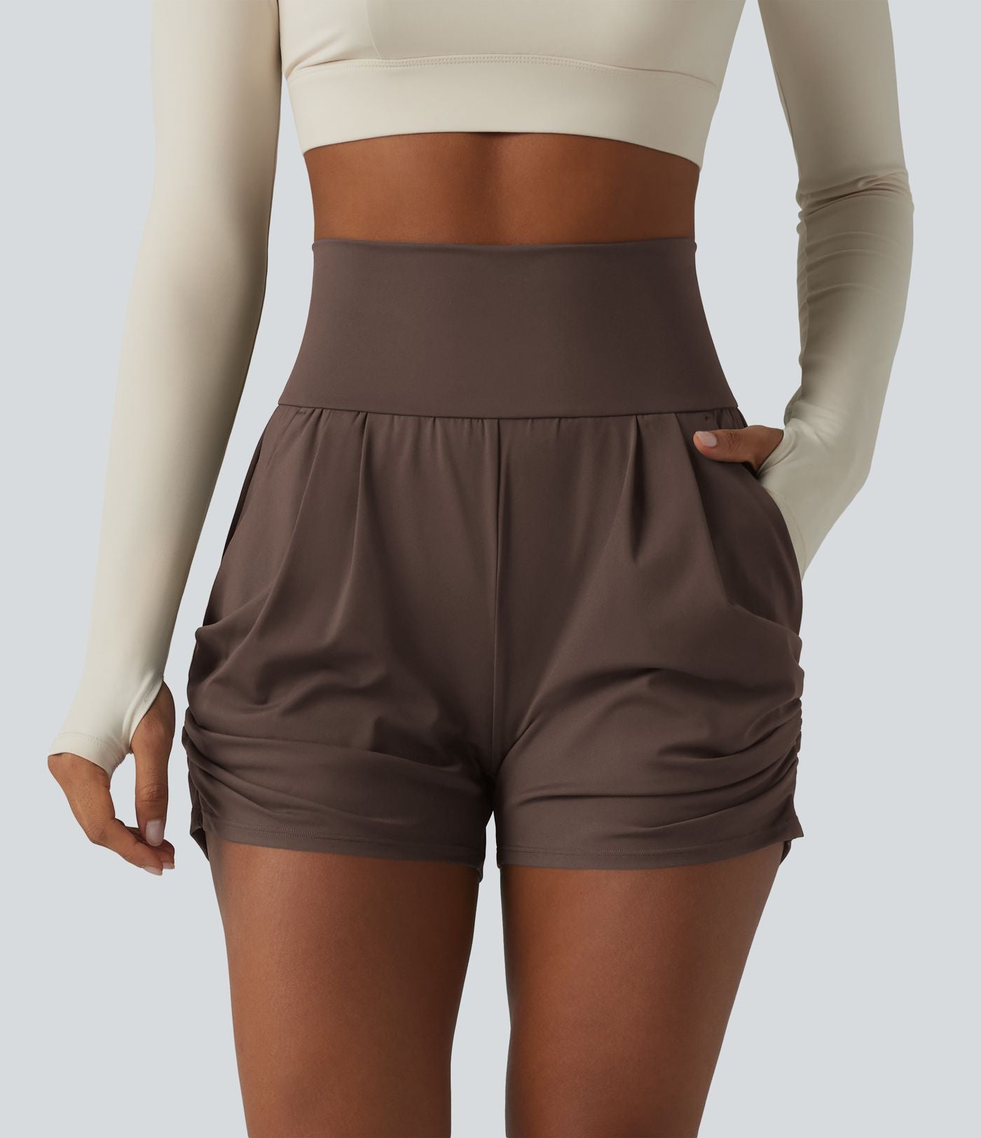 Short de yoga SoftlyZero™ Airy taille haute froncé effet frais InstantCool 7,5 cm avec poches
