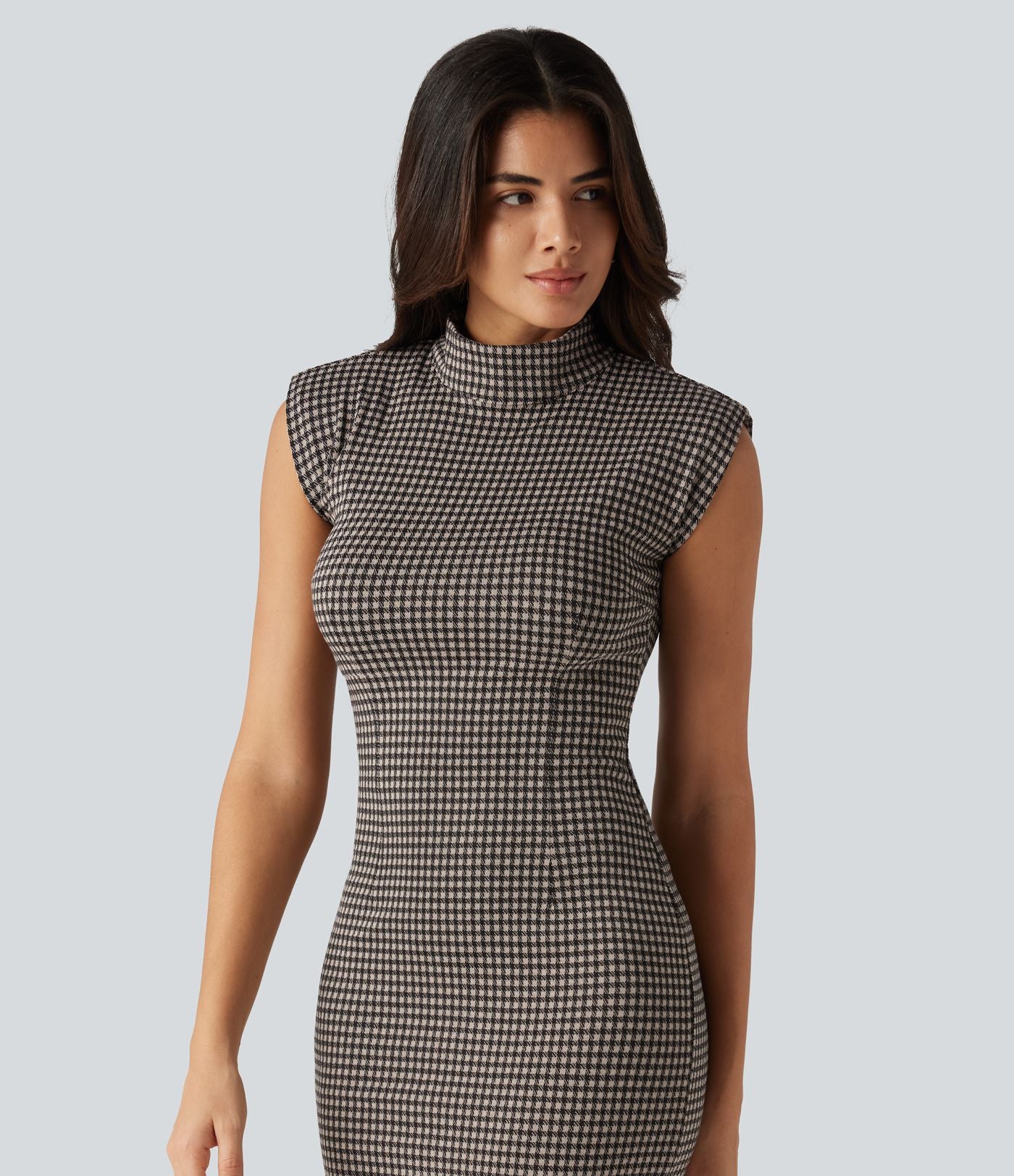 Robe midi moulante esprit bureau à motif, col montant et sans manches