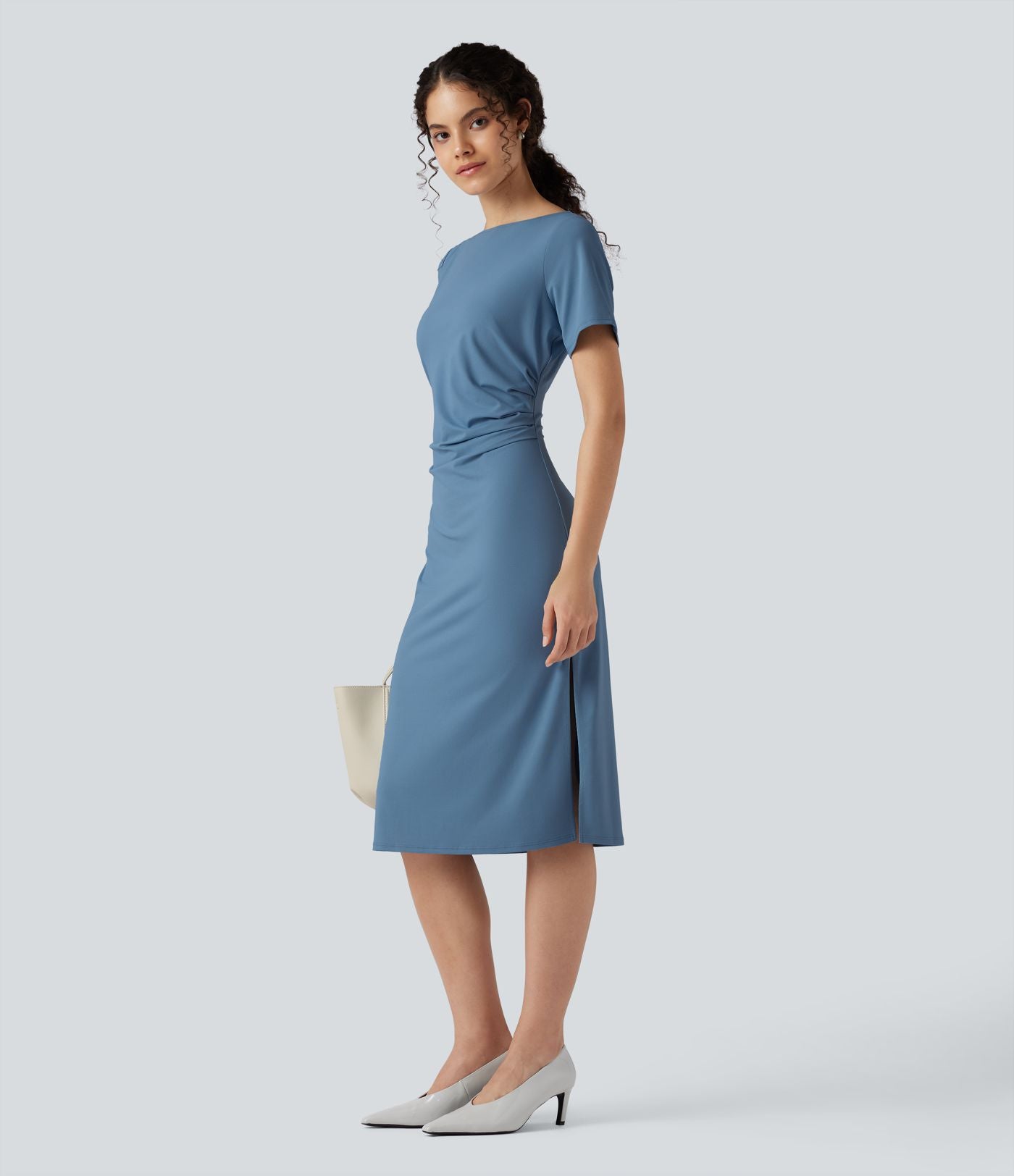 Robe tailleur mi-longue moulante manches courtes froncée
