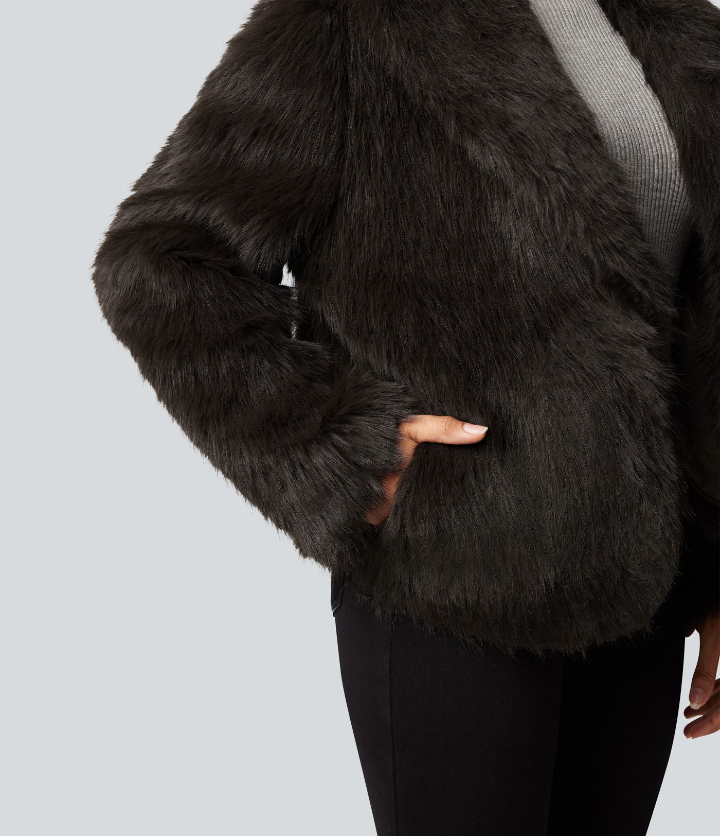 Manteau cape fausse fourrure col revers manches longues avec poches